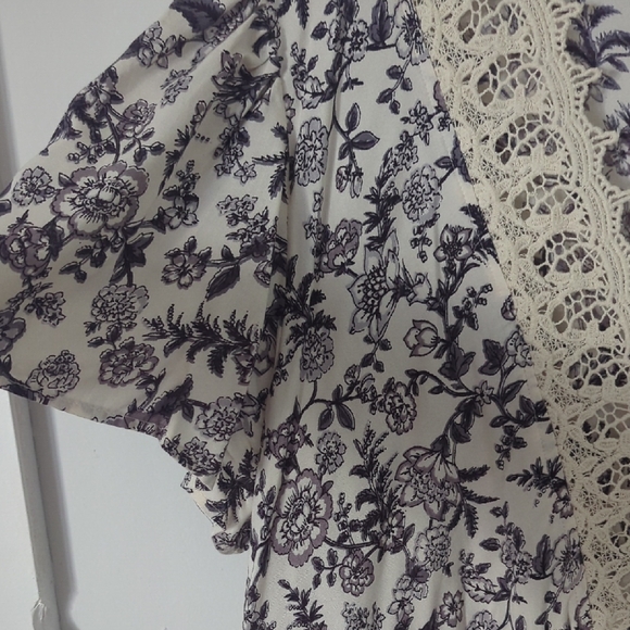 Lola Cream and Black Floral Blouse - Picture 4 of 6